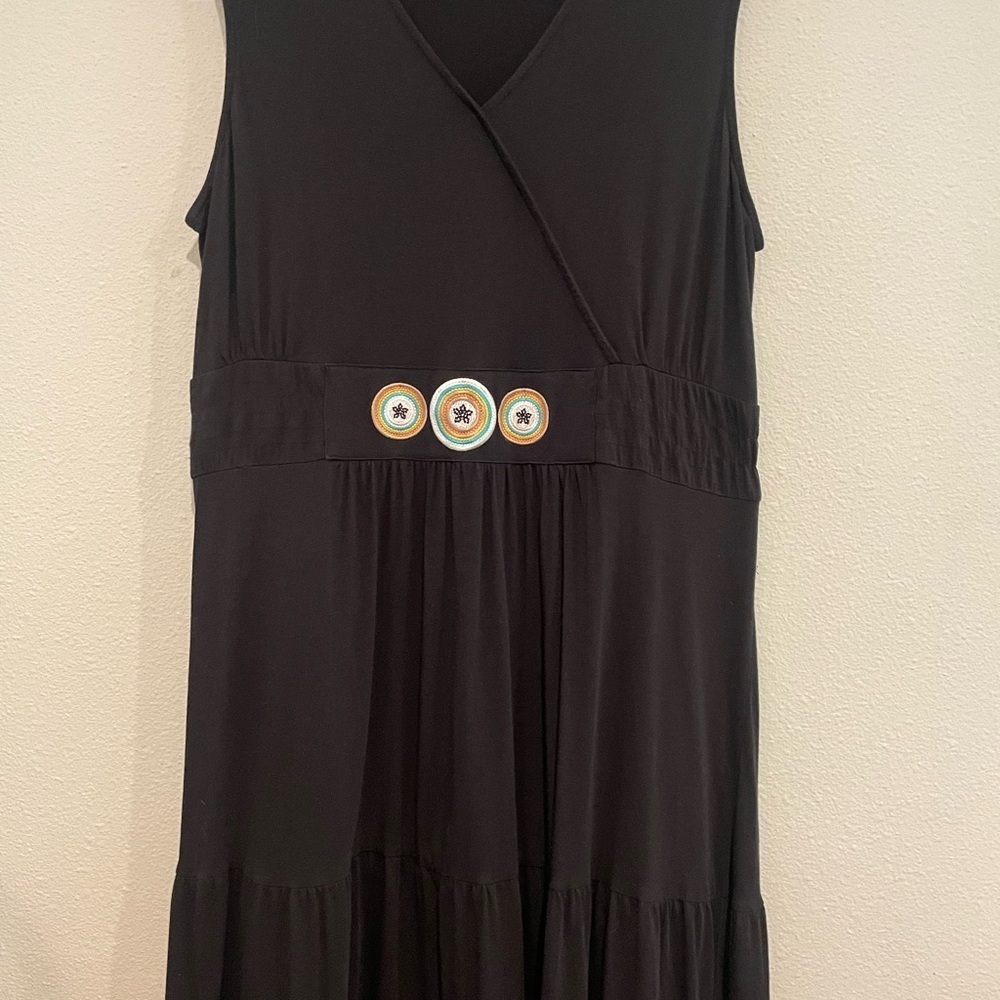 Black Sleeveless Tommy Hilfiger Maxi dress with Medallion detail at waist. 1X - Picture 2 of 6